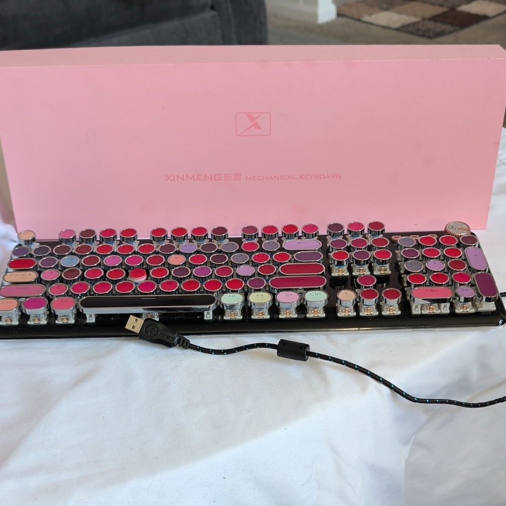 Pink Retro Round-Key Mechanical Keyboard - Wired USB
